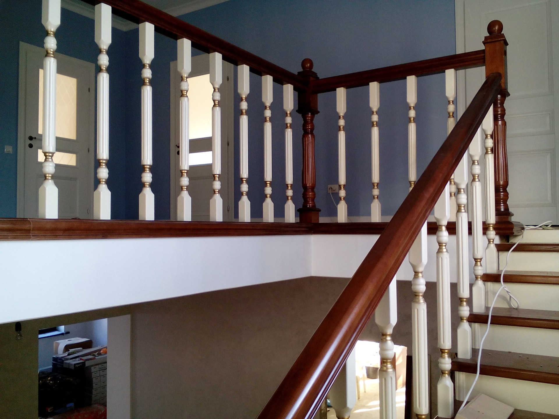 Лестницы из бука сосны дуба каштана ясеня в Сочи - изготовление и монтаж
